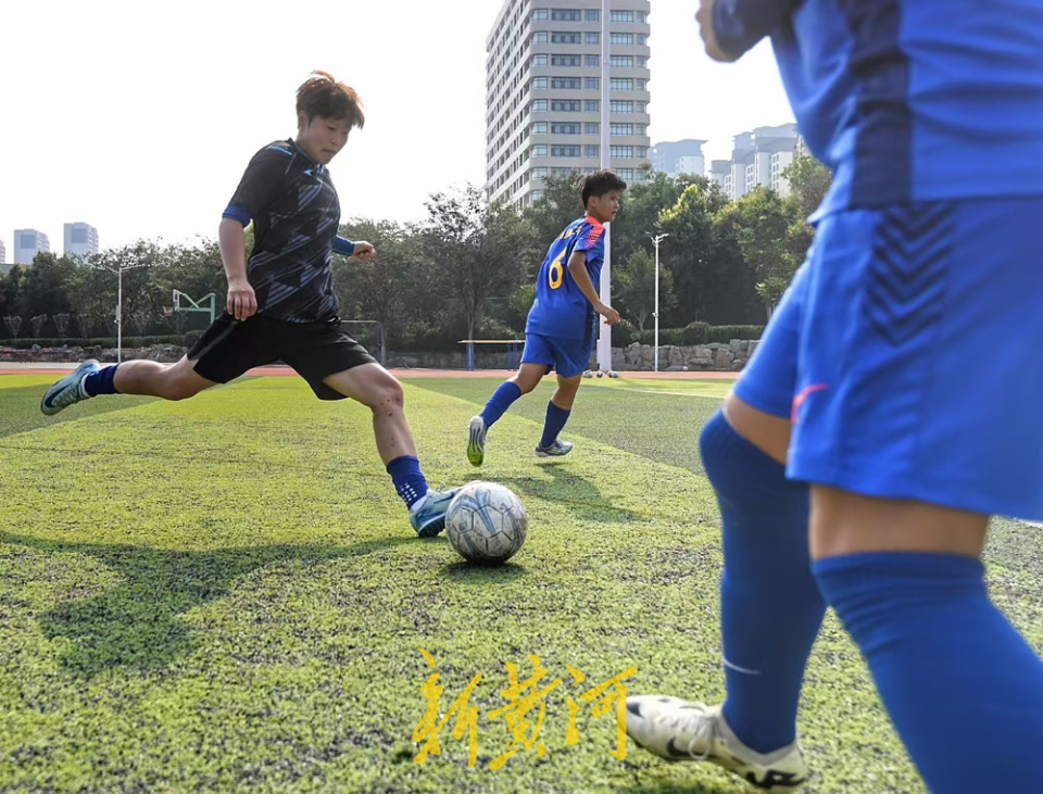 img, EYiZE, 城二中女足