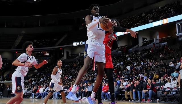 篮板, 城黄金出场, 场均数据为